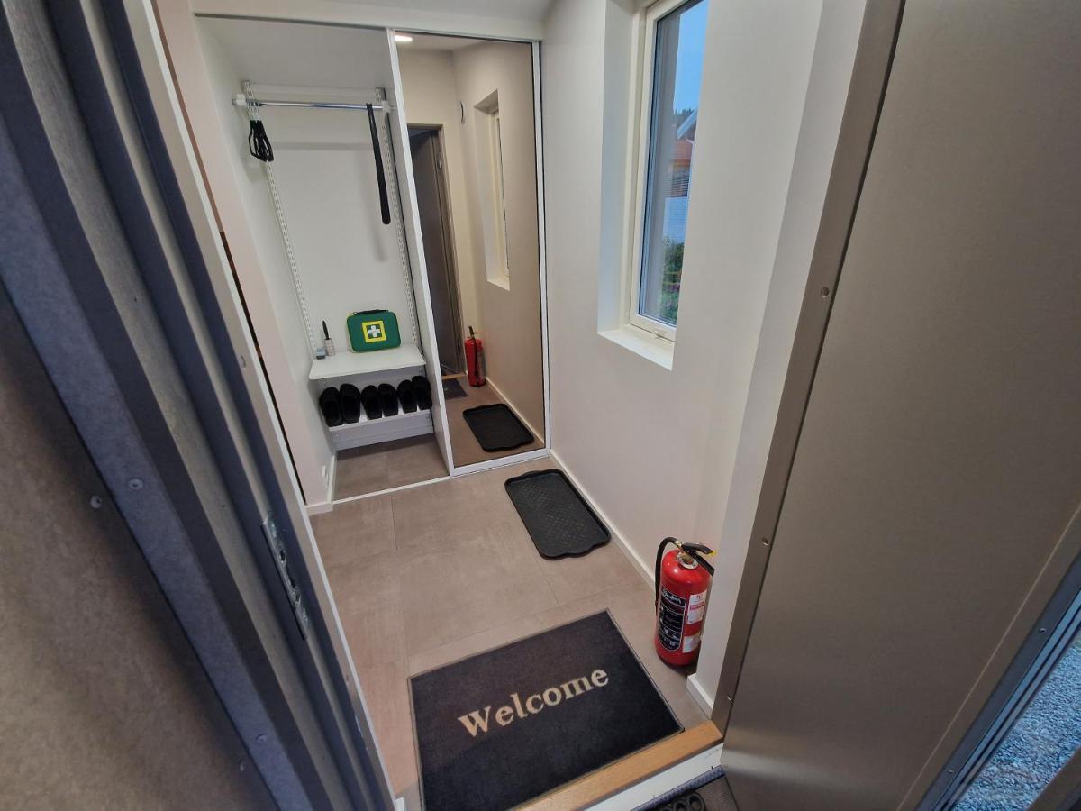 Northern Living 2 Room With Shared Bathroom Tromsø Exterior foto